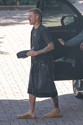22.10 | Justin Bieber a caminho de um estúdio de gravação em Los Angeles.