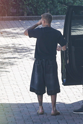 22.10 | Justin Bieber a caminho de um estúdio de gravação em Los Angeles.