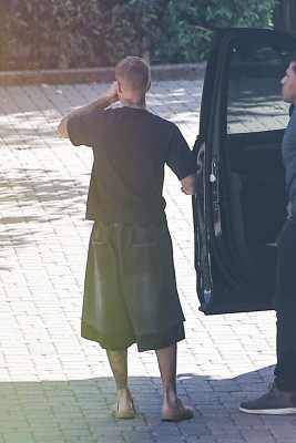 22.10 | Justin Bieber a caminho de um estúdio de gravação em Los Angeles.