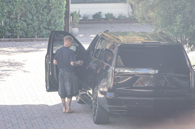 22.10 | Justin Bieber a caminho de um estúdio de gravação em Los Angeles.