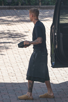 22.10 | Justin Bieber a caminho de um estúdio de gravação em Los Angeles.