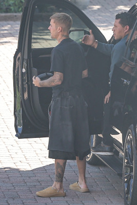 22.10 | Justin Bieber a caminho de um estúdio de gravação em Los Angeles.