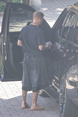 22.10 | Justin Bieber a caminho de um estúdio de gravação em Los Angeles.