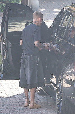 22.10 | Justin Bieber a caminho de um estúdio de gravação em Los Angeles.