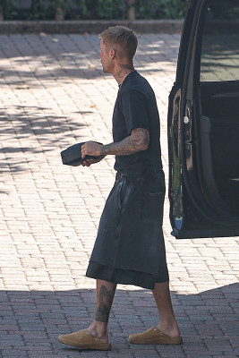 22.10 | Justin Bieber a caminho de um estúdio de gravação em Los Angeles.