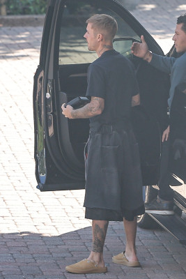 22.10 | Justin Bieber a caminho de um estúdio de gravação em Los Angeles.