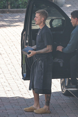 22.10 | Justin Bieber a caminho de um estúdio de gravação em Los Angeles.