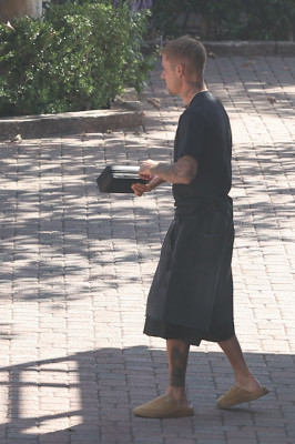 22.10 | Justin Bieber a caminho de um estúdio de gravação em Los Angeles.